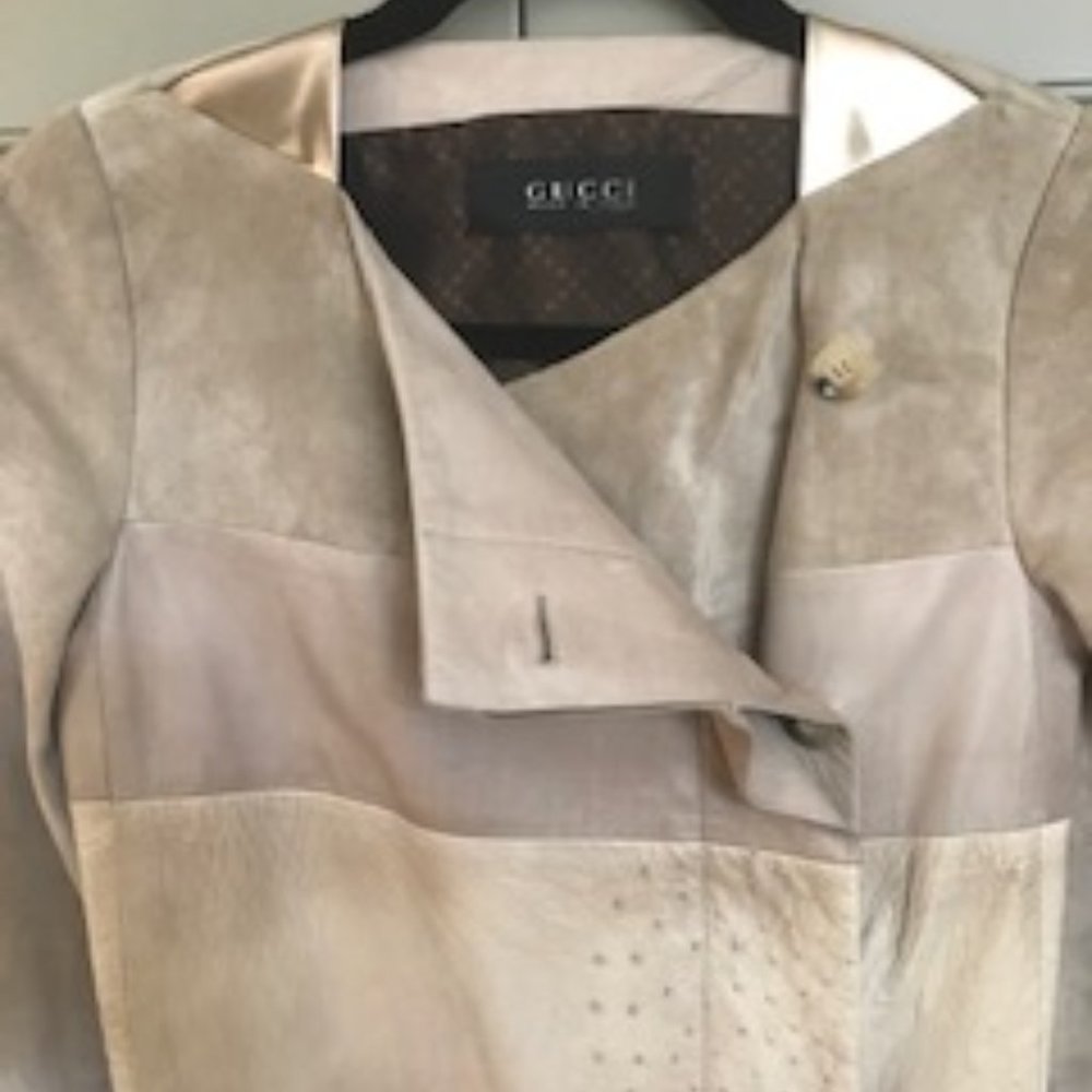 Gucci Albino Suede with Ostrich Cut Detail Coat - Picture 5 of 16